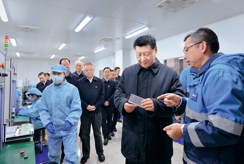 2024年3月18日至21日，中共中央总书记、国家主席、中央军委主席习近平在湖南考察。这是18日下午，习近平在中德合资企业巴斯夫杉杉电池材料有限公司考察。 新华社记者 谢环驰/摄